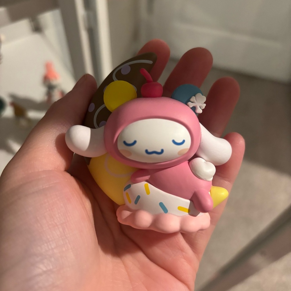 Cinnamoroll figurine